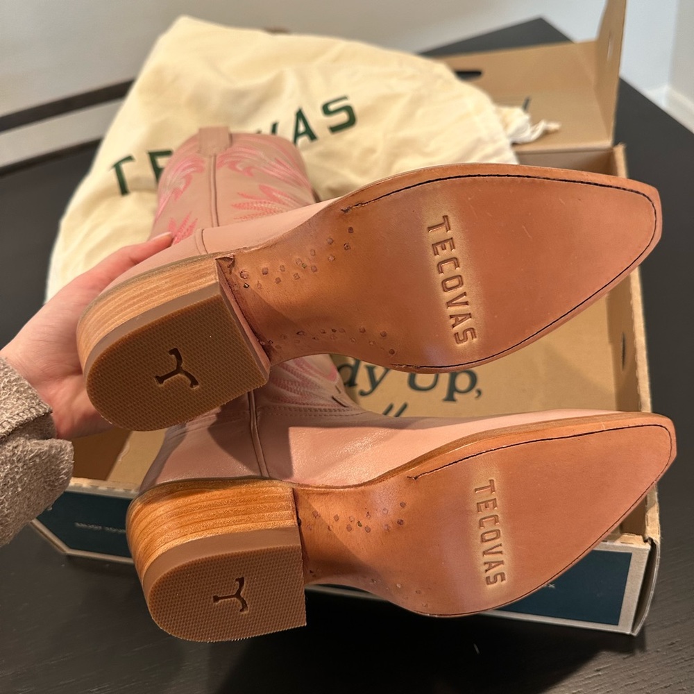 The Annie Tecovas in Misty Rose Cowhide - Picture 11 of 11